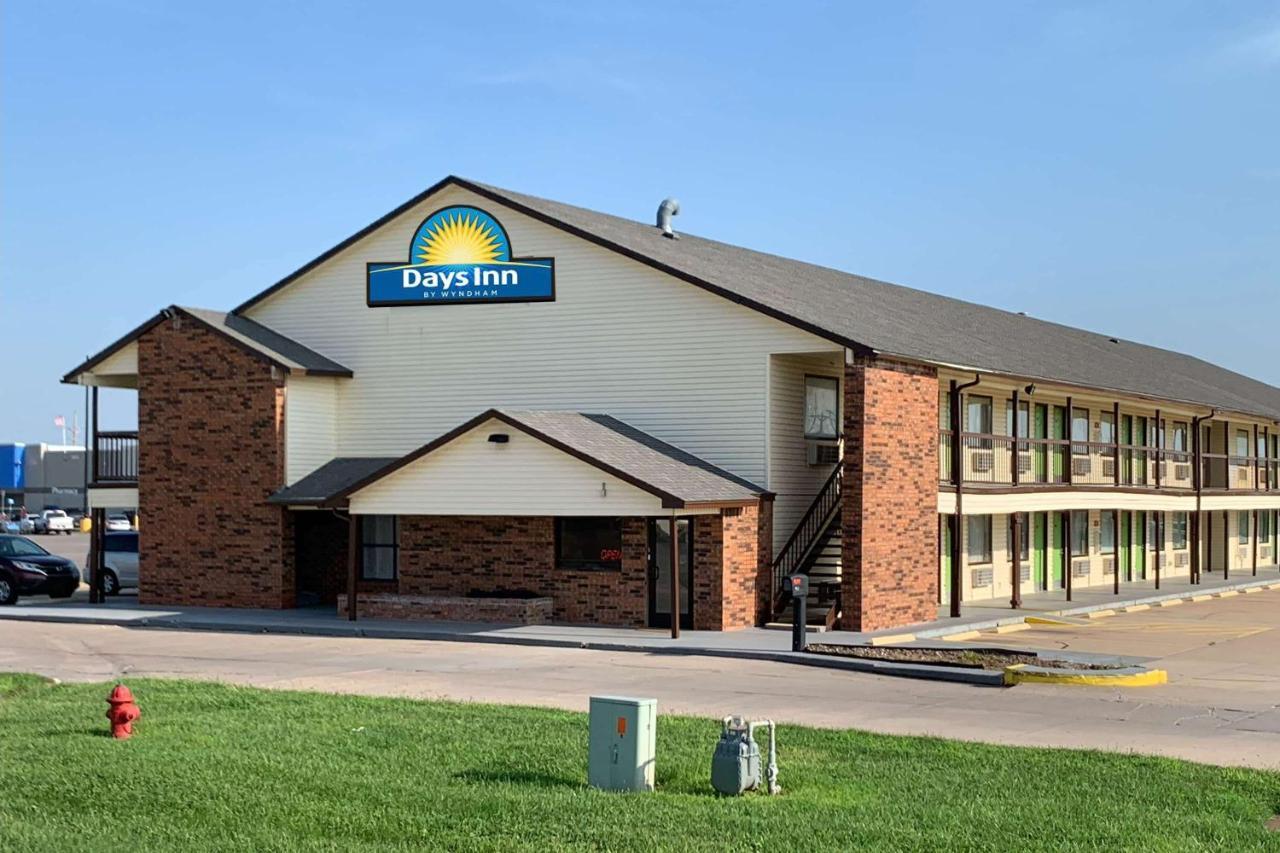 Days Inn By Wyndham Pratt Ngoại thất bức ảnh